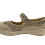Beige shoe