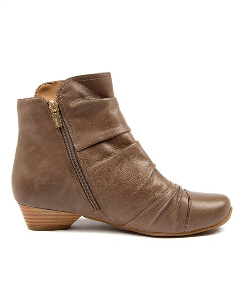 Camryn deals tan suede